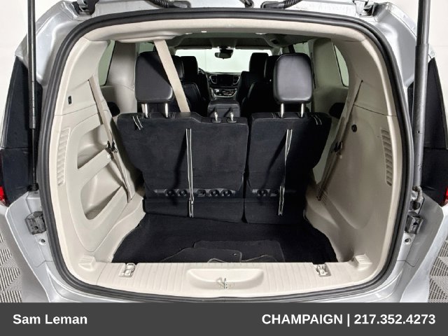Used 2024 Chrysler Pacifica Touring-L FWD image 24