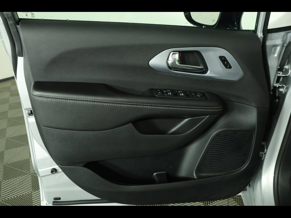 New 2026 Chrysler Pacifica Limited w/ S Appearance Package image 24