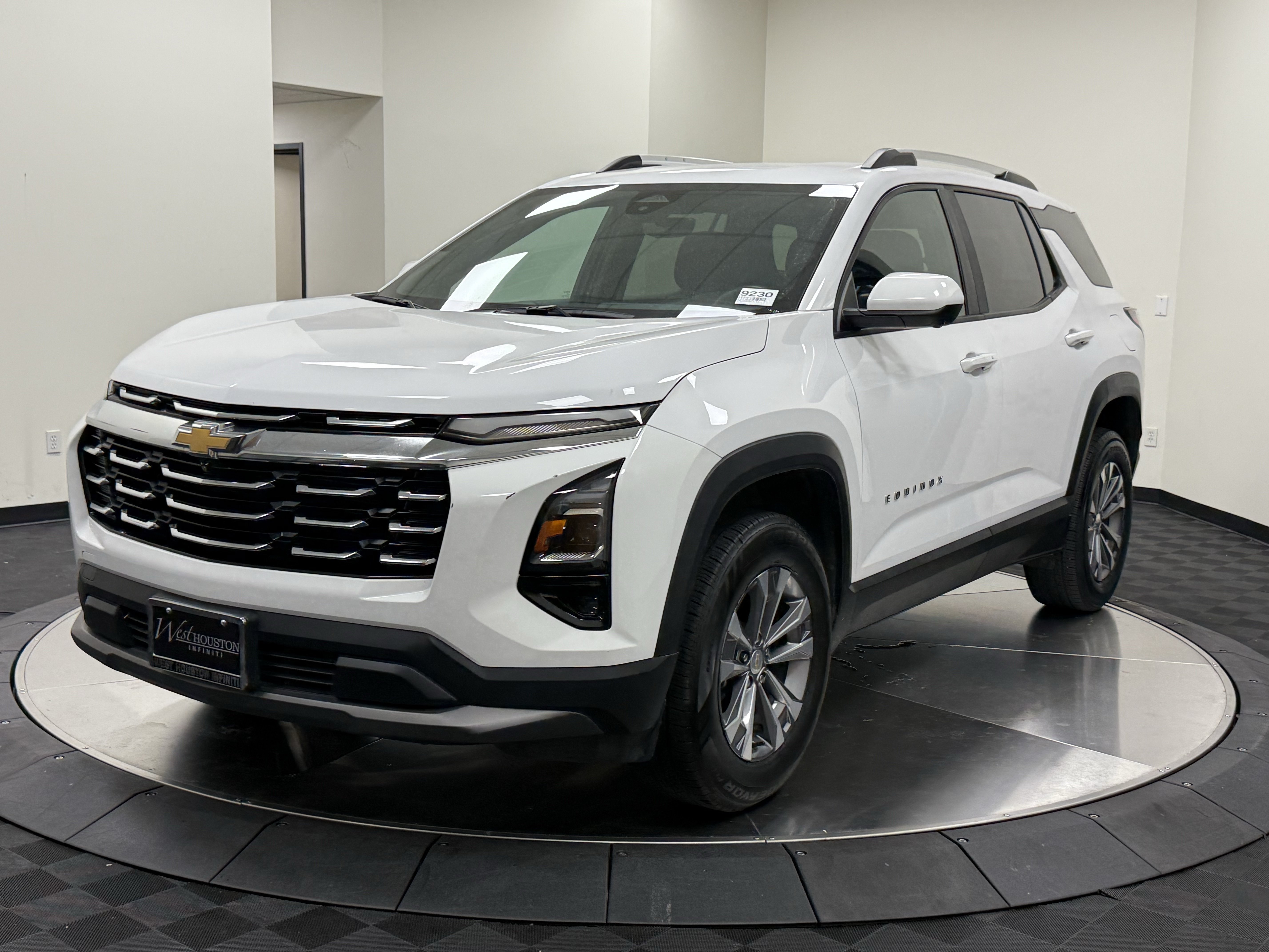 Used 2025 Chevrolet Equinox LT w/ Convenience Package II FWD image 3