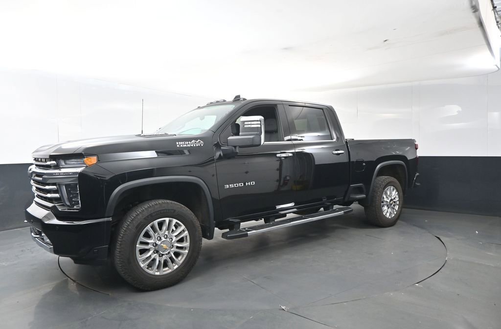 Used 2023 Chevrolet Silverado 3500 High Country w/ Technology Package AWD/4WD image 2