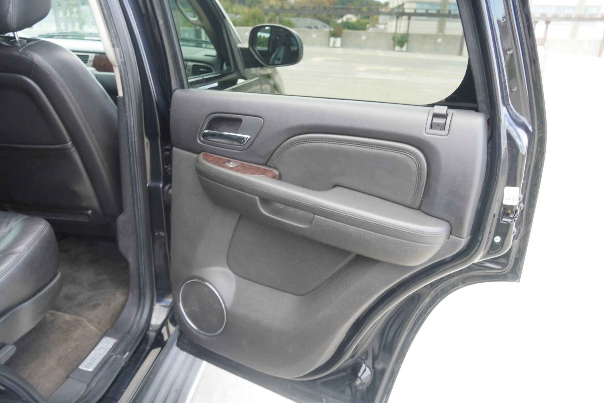 Used 2011 GMC Yukon Denali image 25