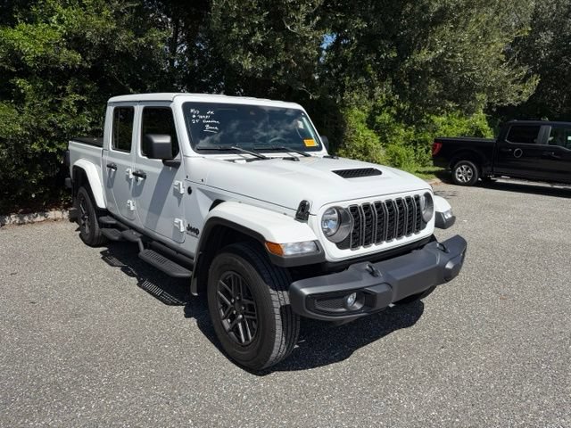 Used 2025 Jeep Gladiator Sport AWD/4WD image 2