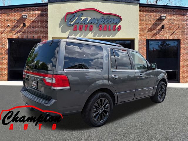 Used 2017 Lincoln Navigator Select RWD image 4