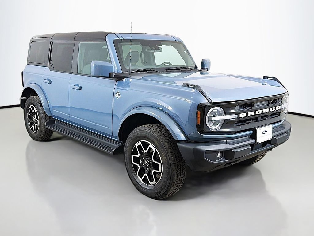 Used 2025 Ford Bronco Outer Banks AWD/4WD image 2