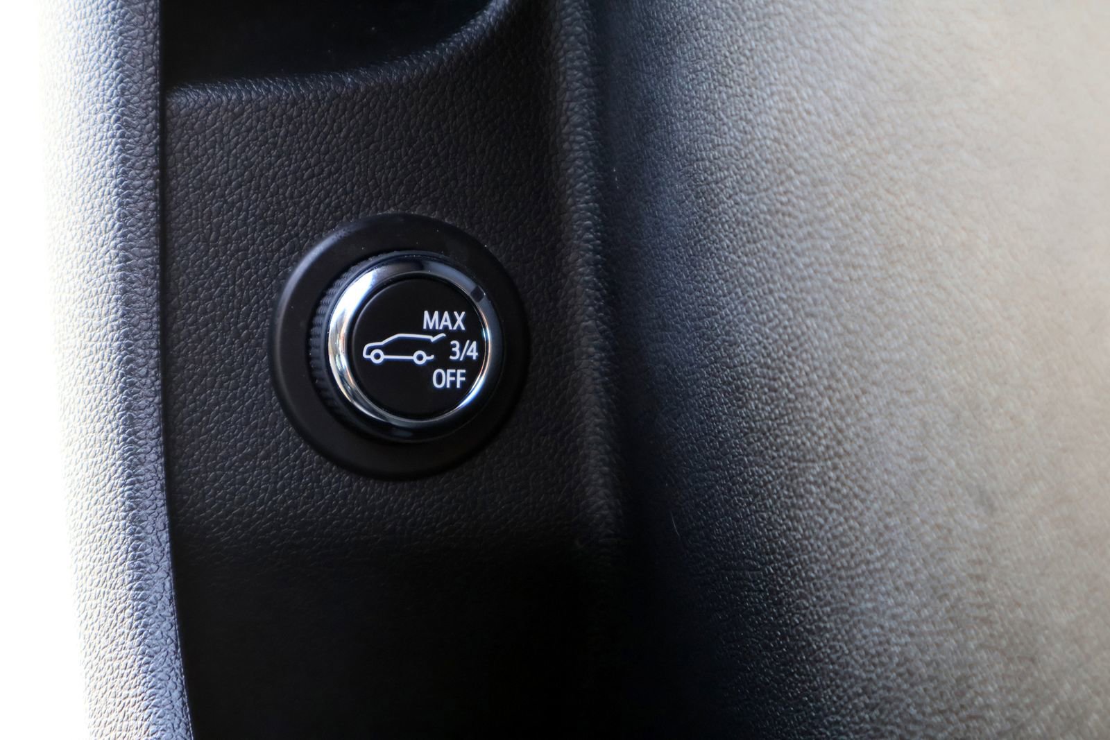 Used 2025 Cadillac XT4 Premium Luxury image 24