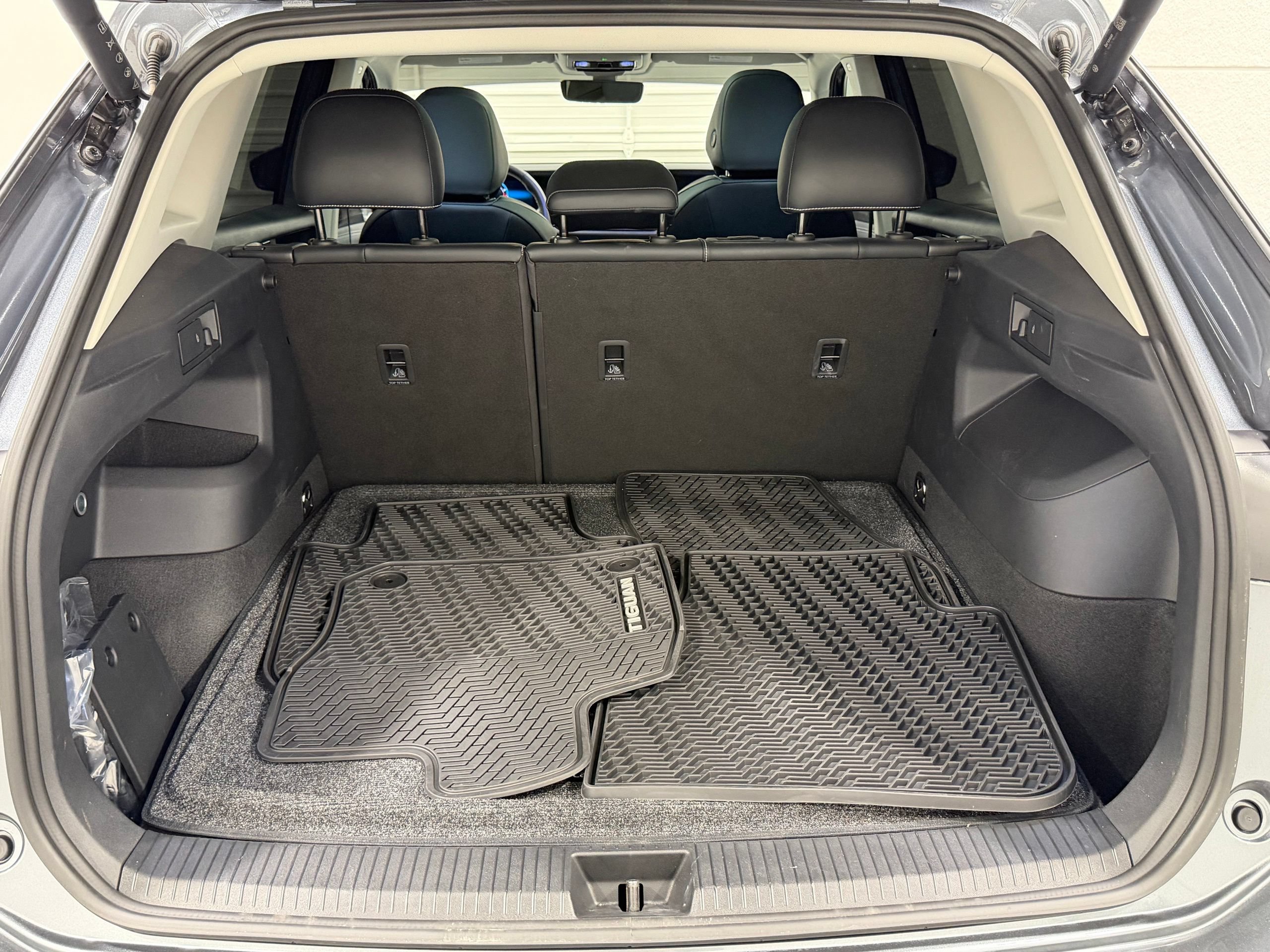 Used 2026 Volkswagen Tiguan SE w/ Panoramic Sunroof Package AWD/4WD image 24