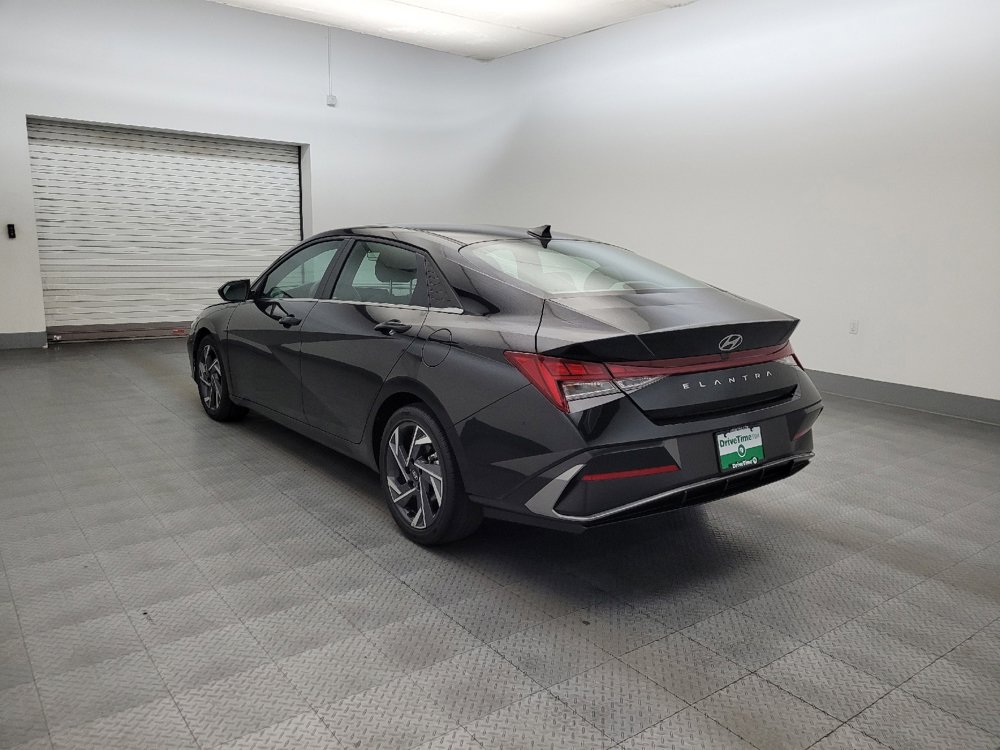 Used 2025 Hyundai Elantra SEL FWD image 5