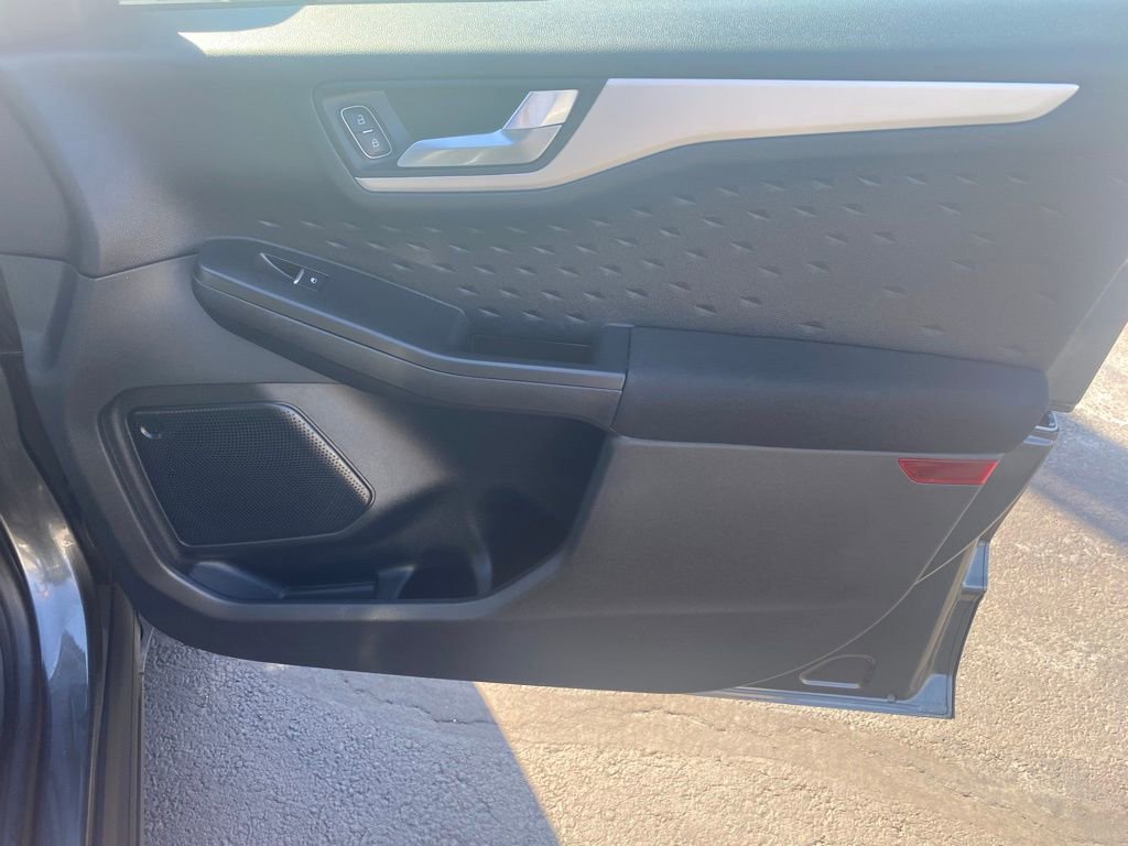 Used 2020 Ford Escape SE image 25