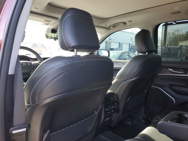 Certified 2022 Jeep Grand Cherokee Limited w/ Luxury Tech Group II image 15