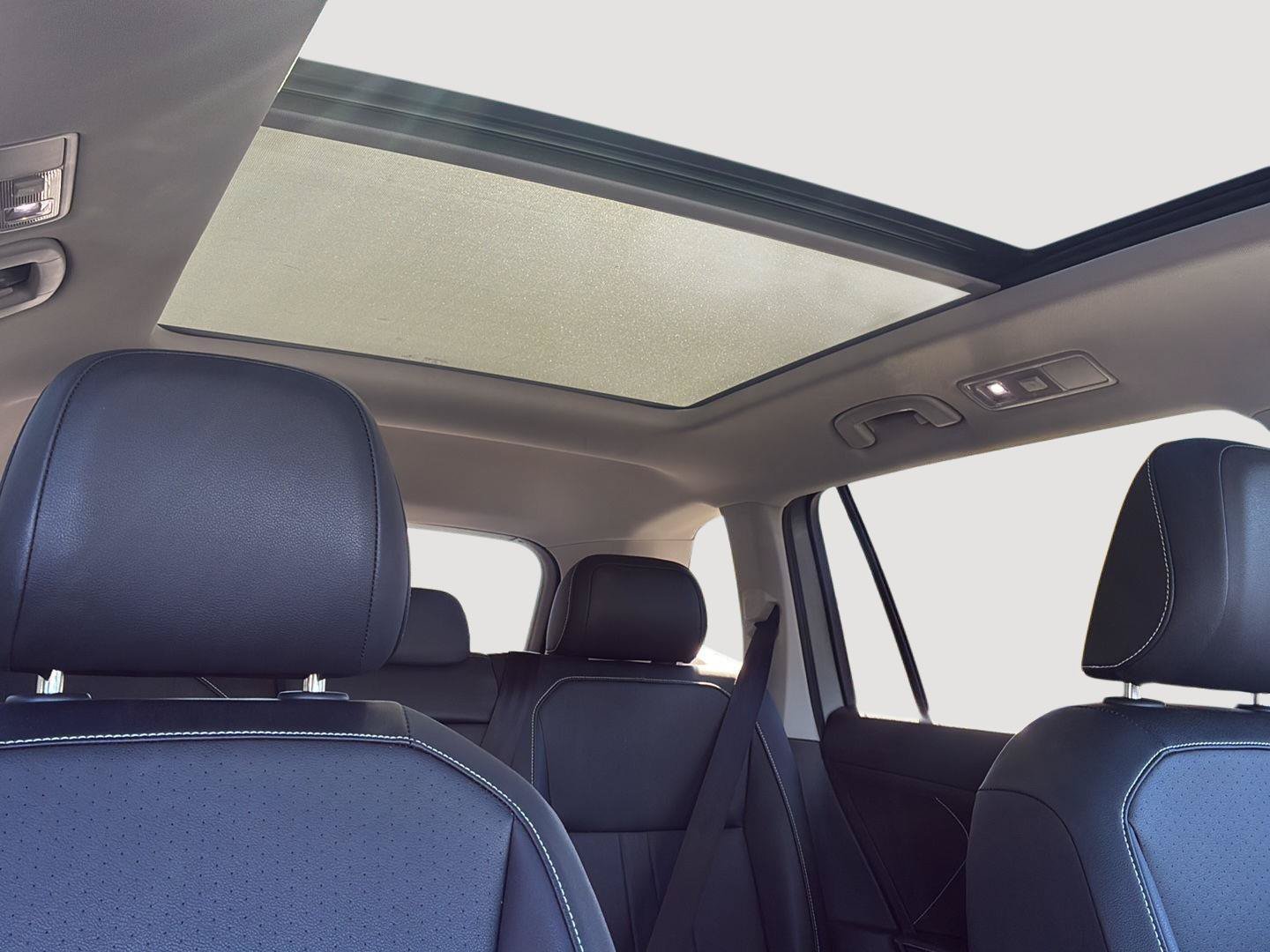 Used 2023 Volkswagen Tiguan SE w/ Panoramic Sunroof Package AWD/4WD image 12