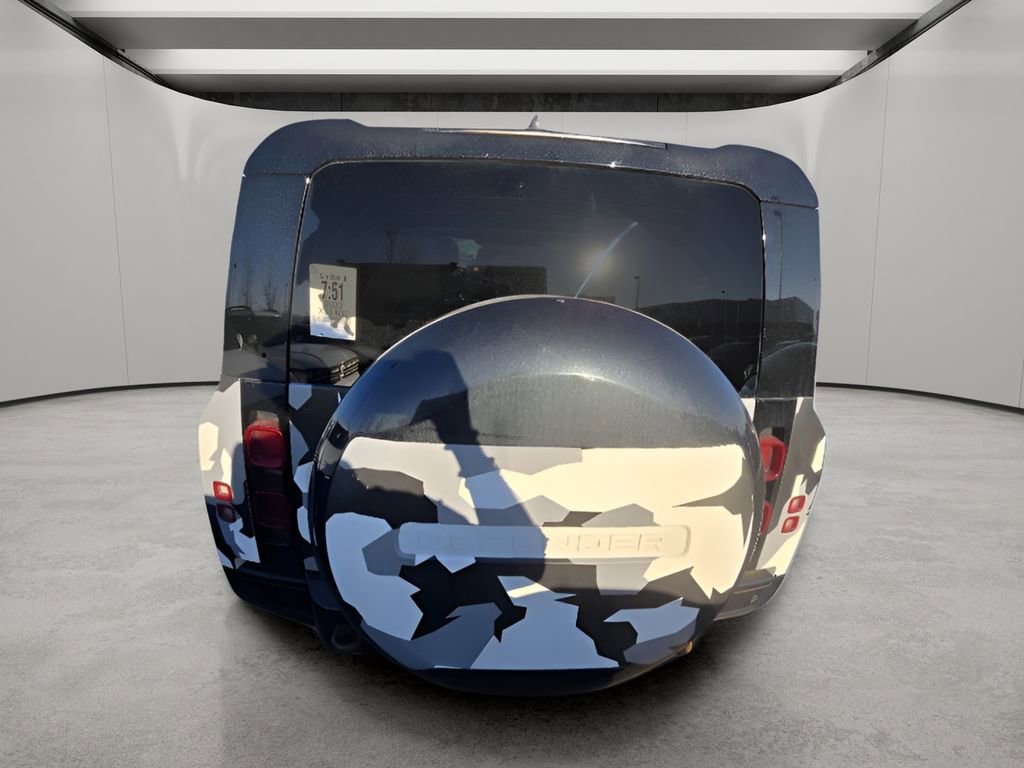 Used 2023 Land Rover Defender 130 X-Dynamic SE image 17