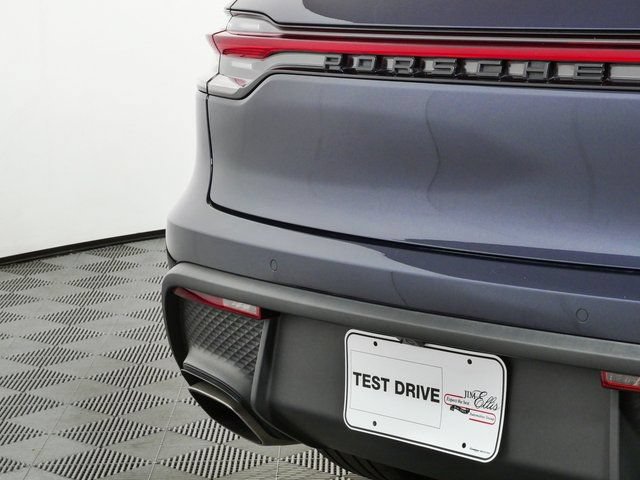 Certified 2023 Porsche Macan Turbo AWD/4WD image 38