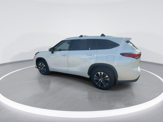 Used 2021 Toyota Highlander XLE image 6