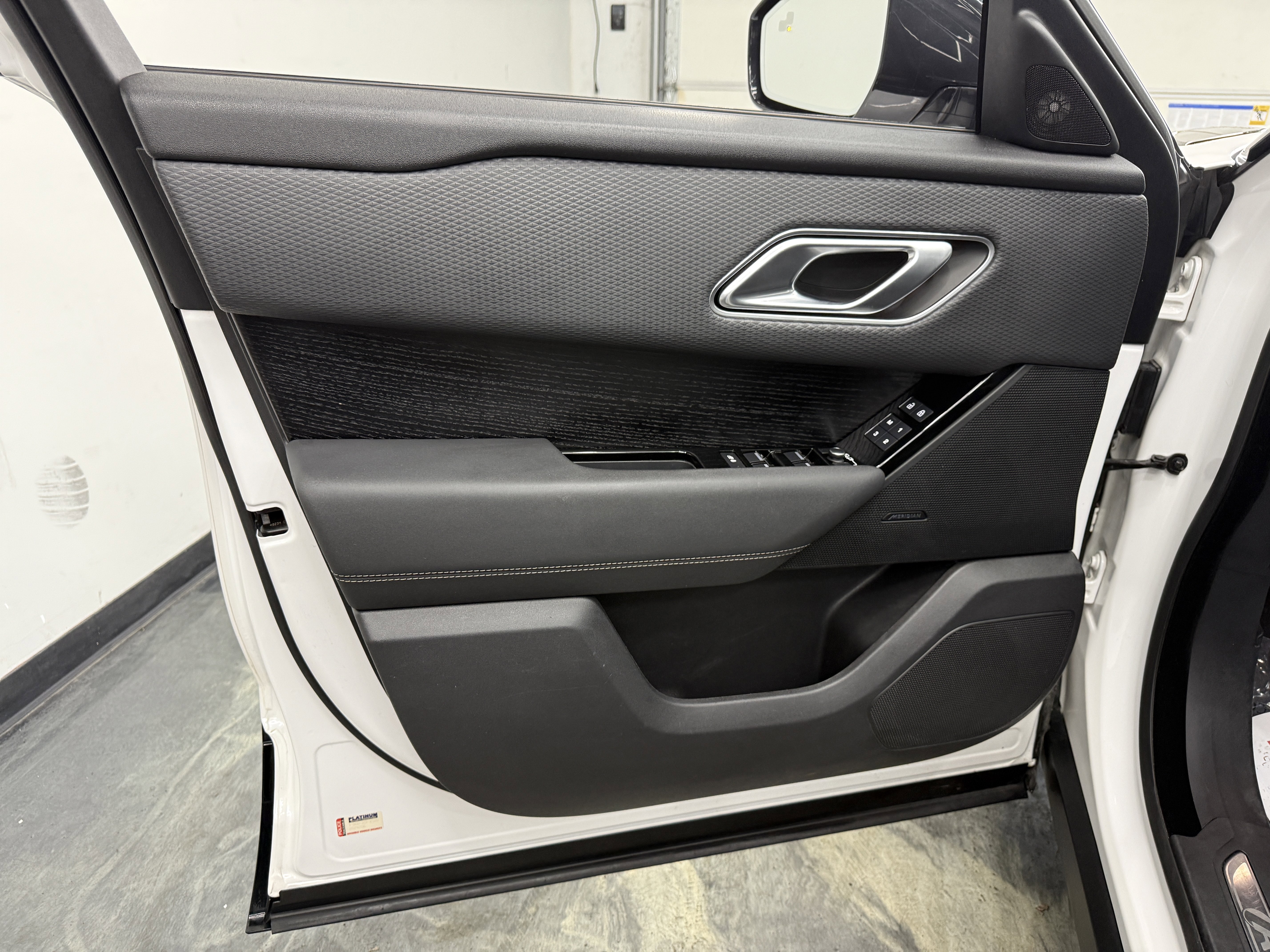 Used 2023 Land Rover Range Rover Velar R-Dynamic S image 10