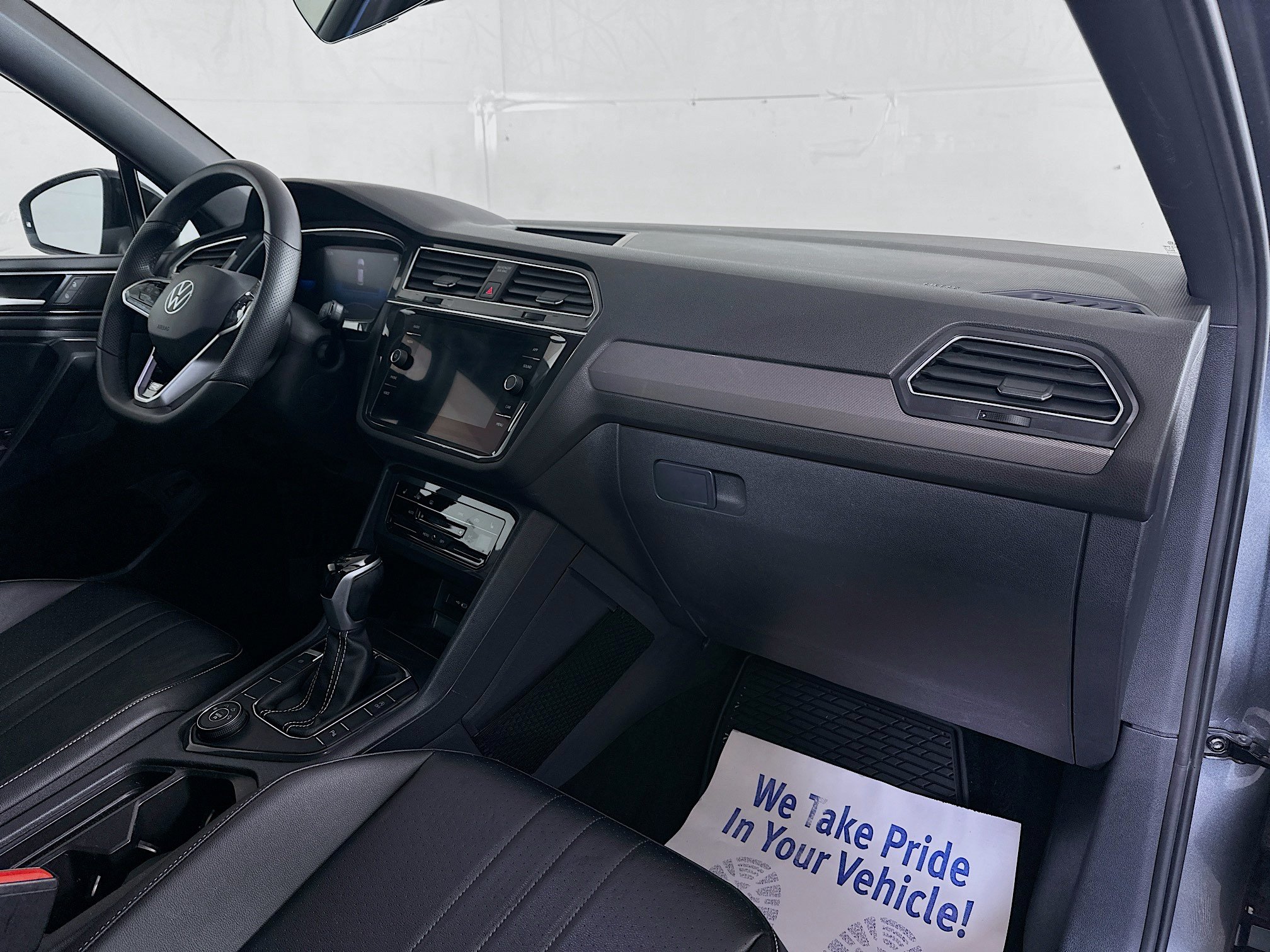 Used 2022 Volkswagen Tiguan SE R-Line AWD/4WD image 27