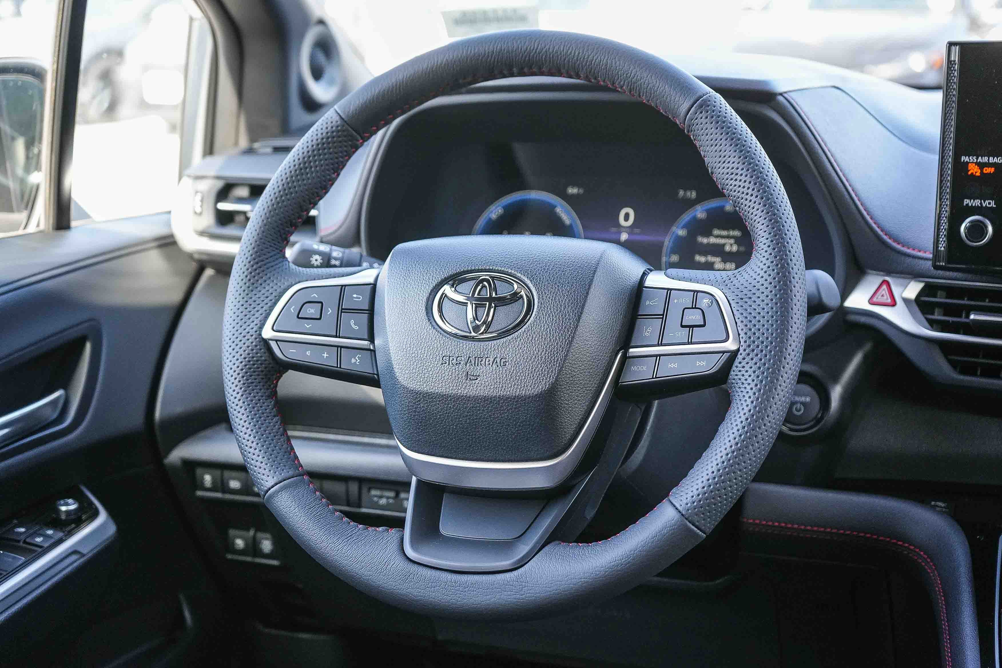 New 2026 Toyota Sienna XSE AWD/4WD image 17