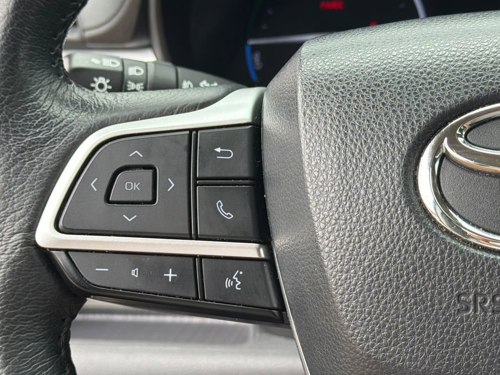 Used 2024 Toyota Sienna XLE image 32