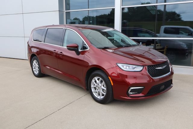 Used 2023 Chrysler Pacifica Touring-L FWD image 7