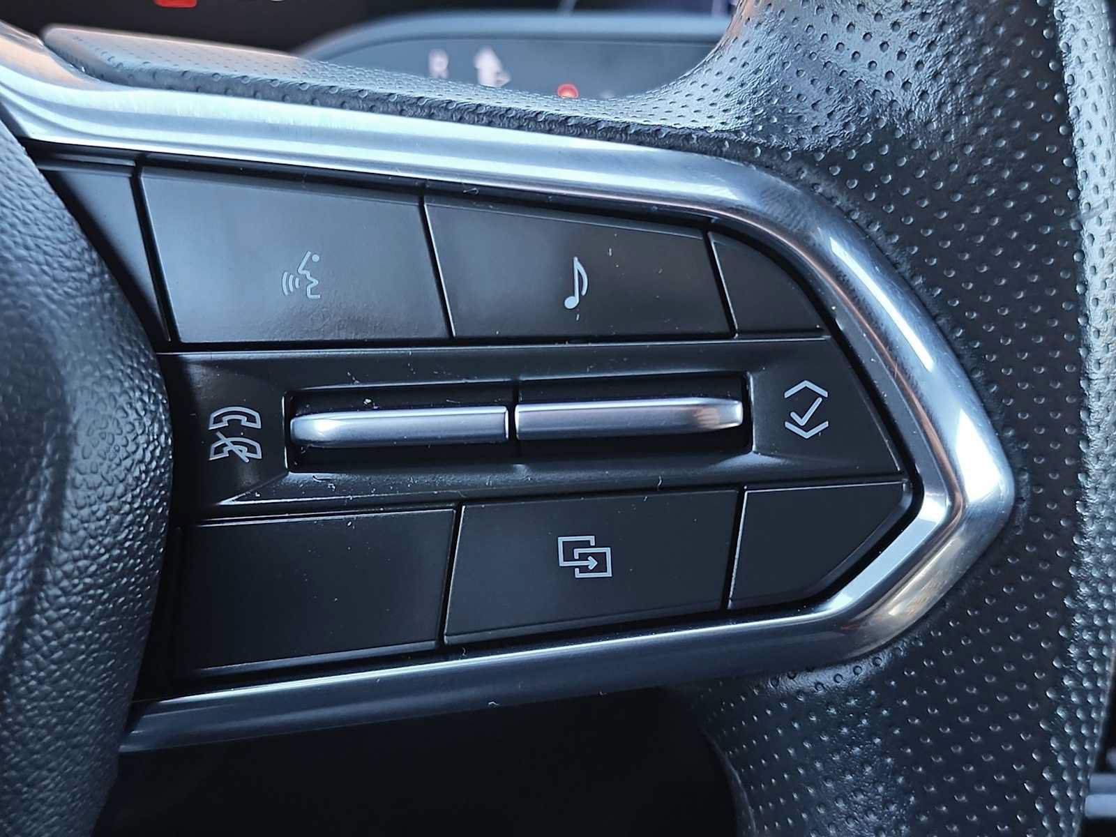 Used 2025 Chevrolet Equinox EV LT FWD image 14