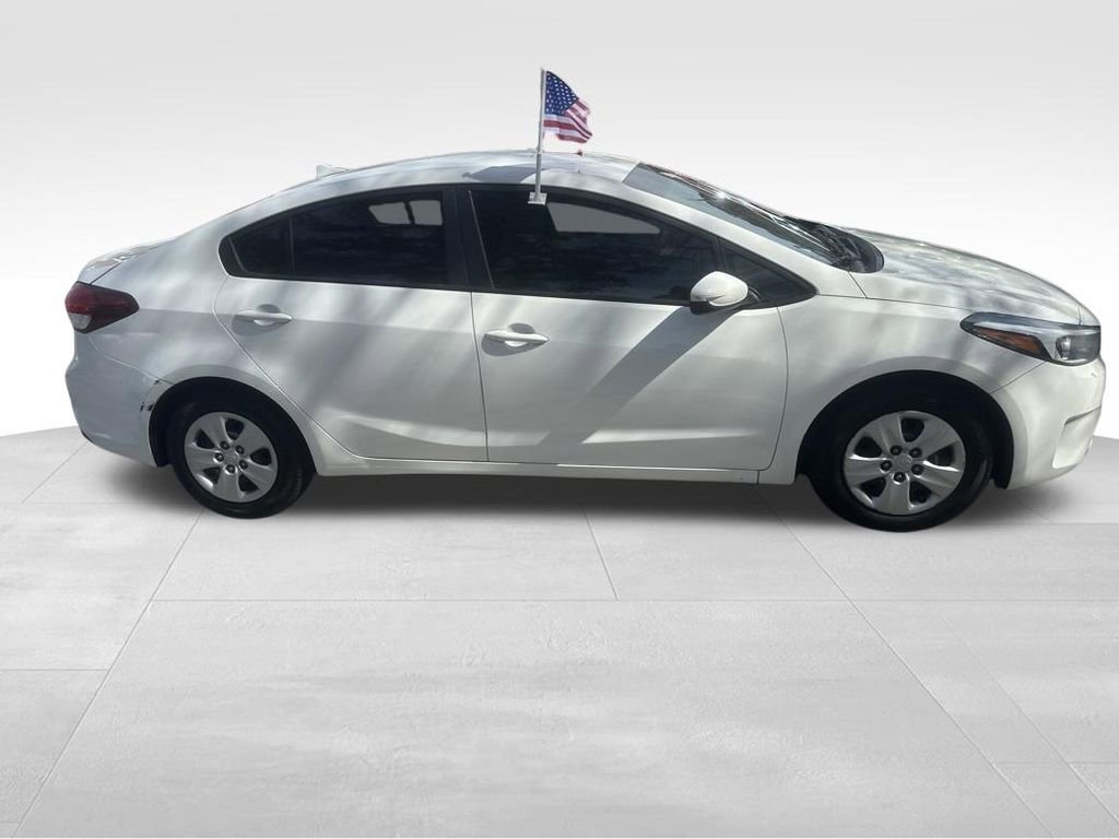 Used 2017 Kia Forte LX image 25