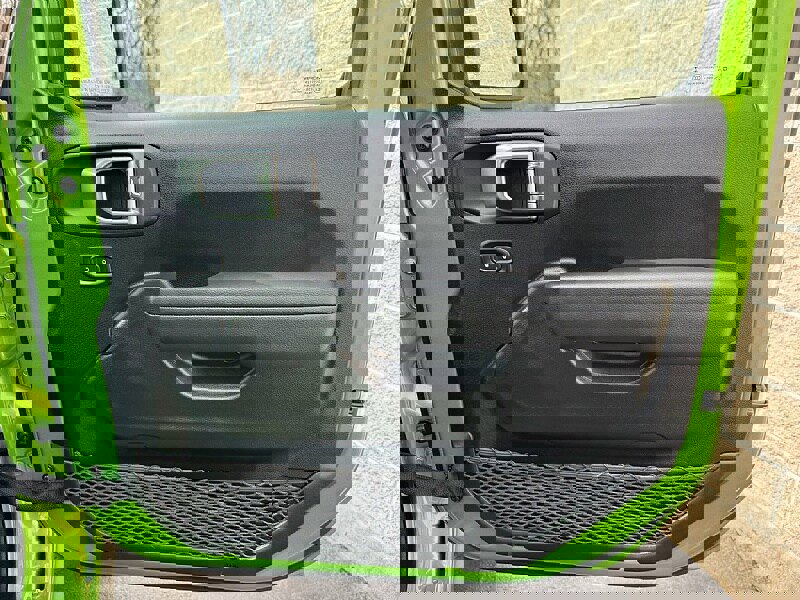 Used 2025 Jeep Wrangler Willys image 22