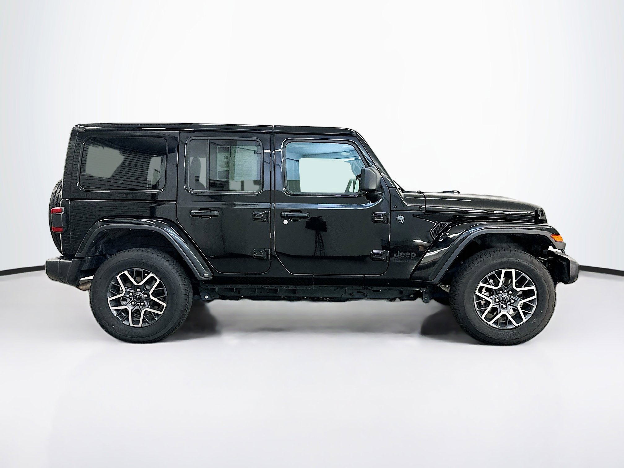 Used 2025 Jeep Wrangler Sahara image 10