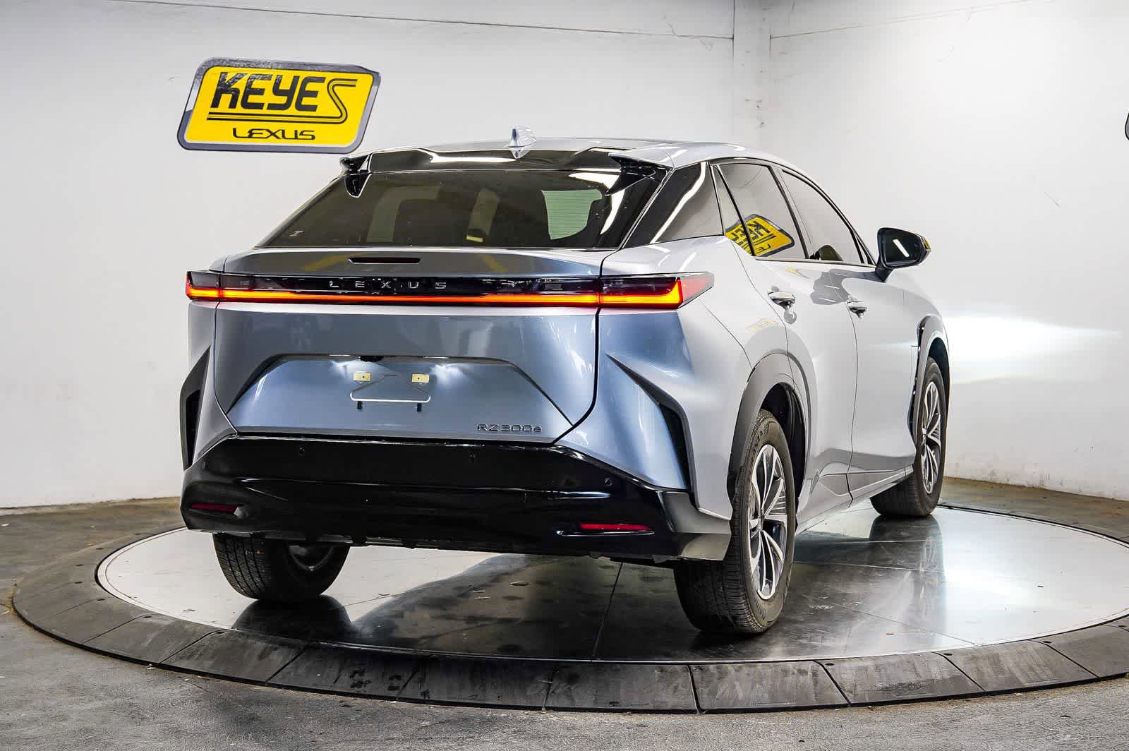 Used 2024 Lexus RZ 300e Premium FWD image 4