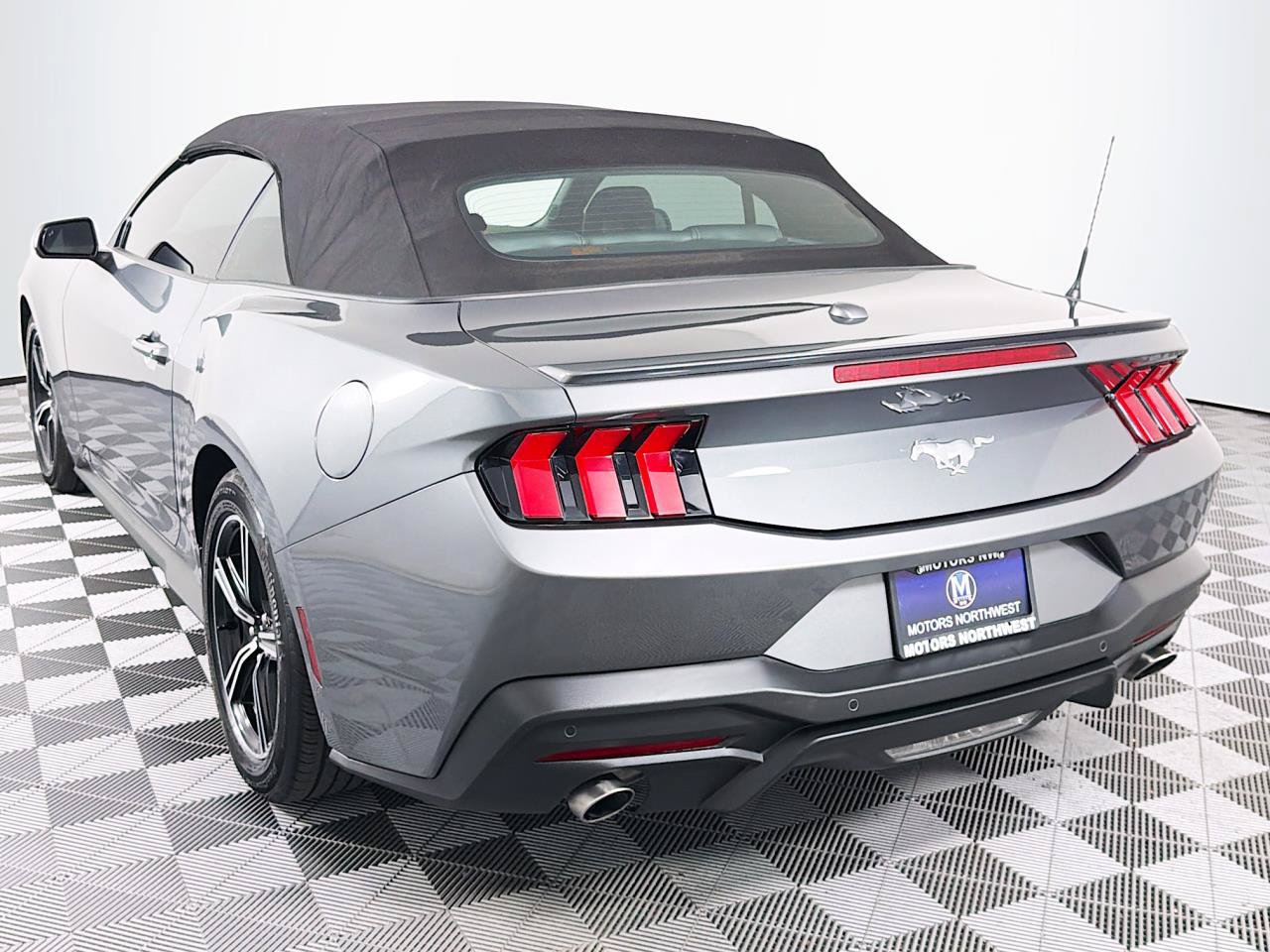 Used 2025 Ford Mustang Premium RWD image 9