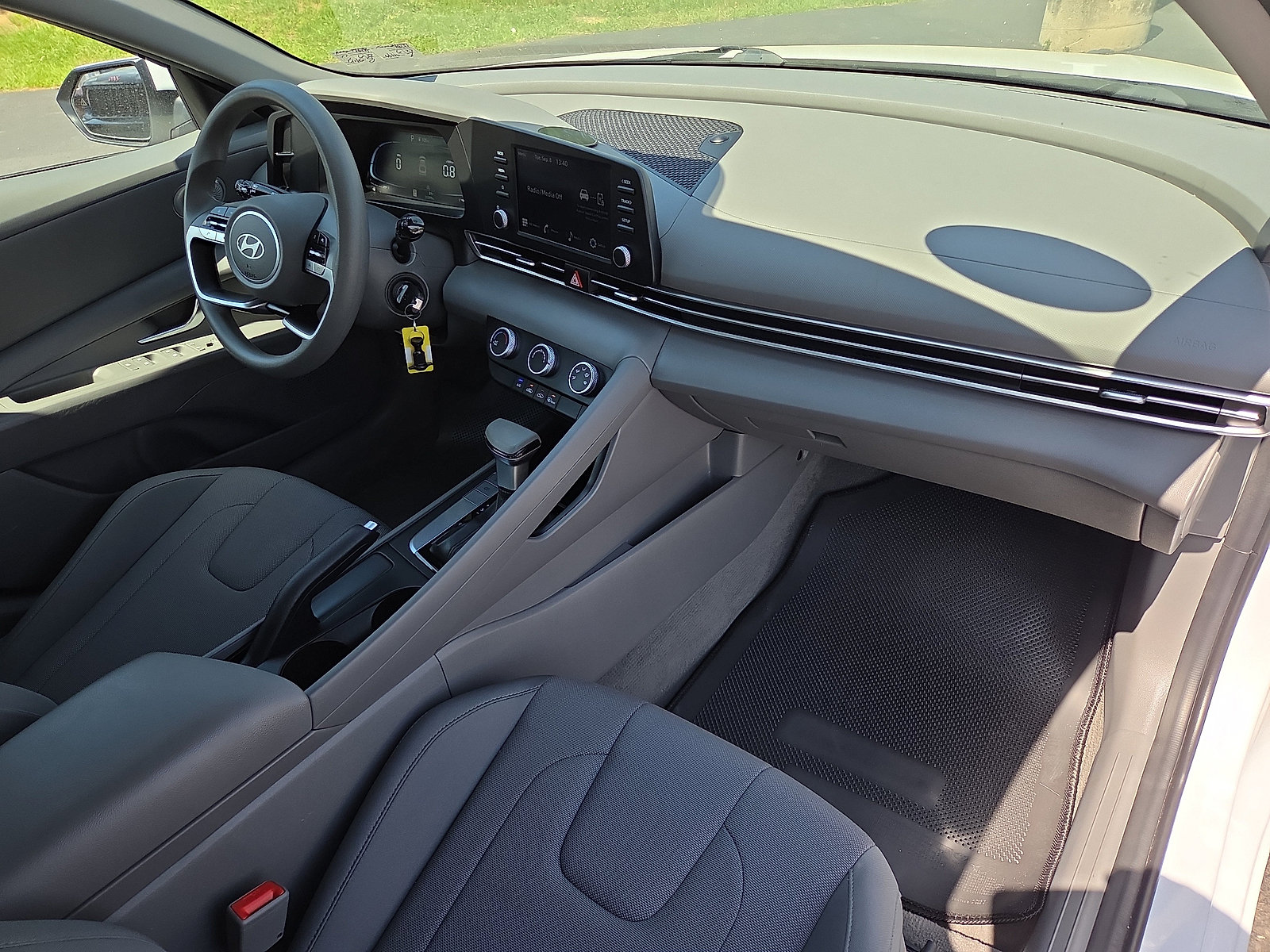 Used 2024 Hyundai Elantra SE FWD image 18