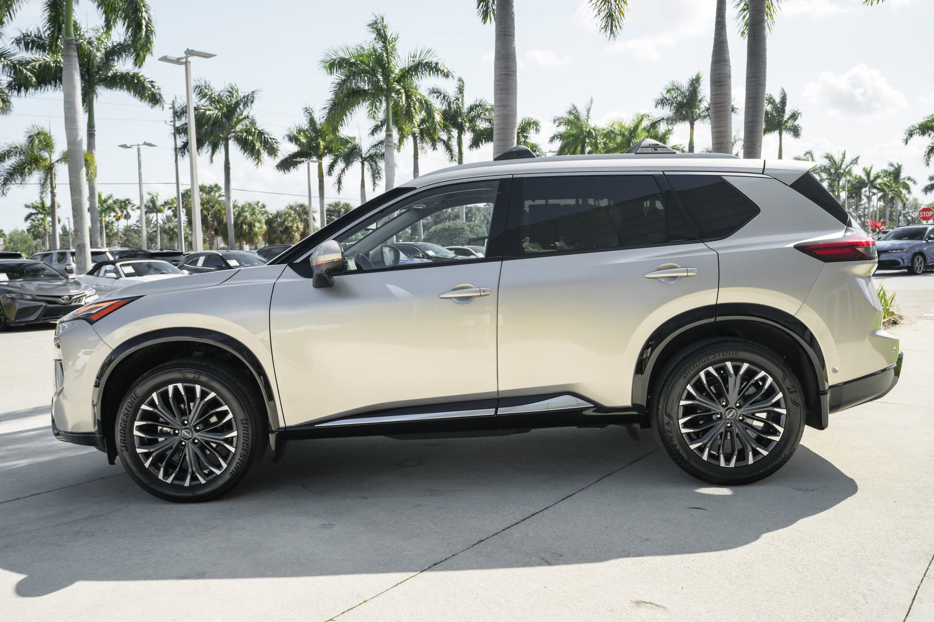 Used 2025 Nissan Rogue Platinum w/ Platinum Premium Package image 25