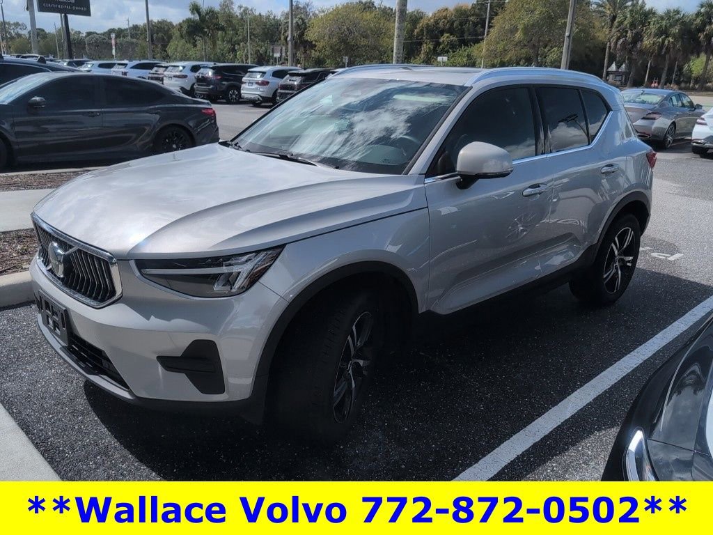 Used 2025 Volvo XC40 B5 Core image 33