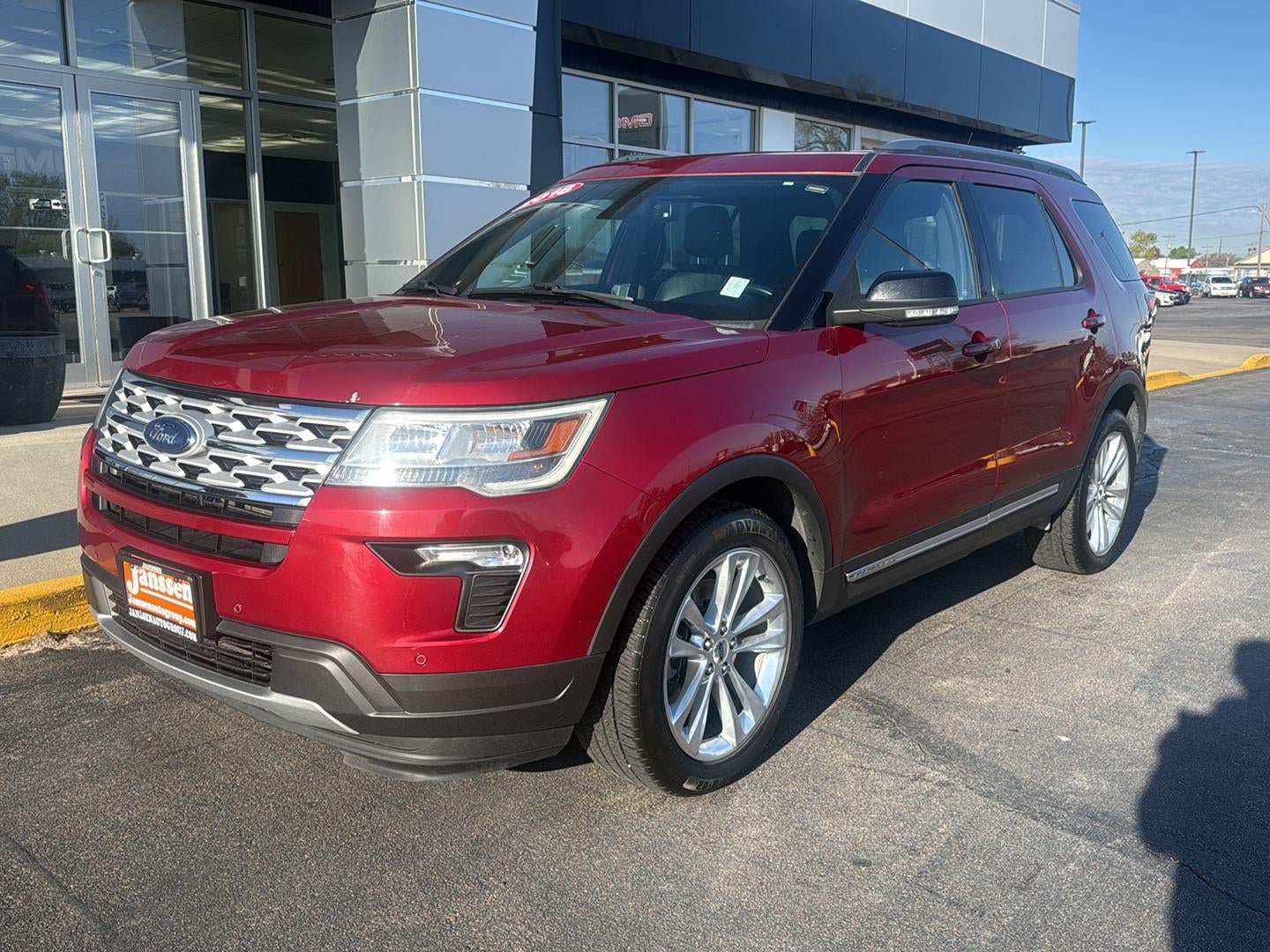 Used 2018 Ford Explorer XLT w/ Equipment Group 202A AWD/4WD image 11