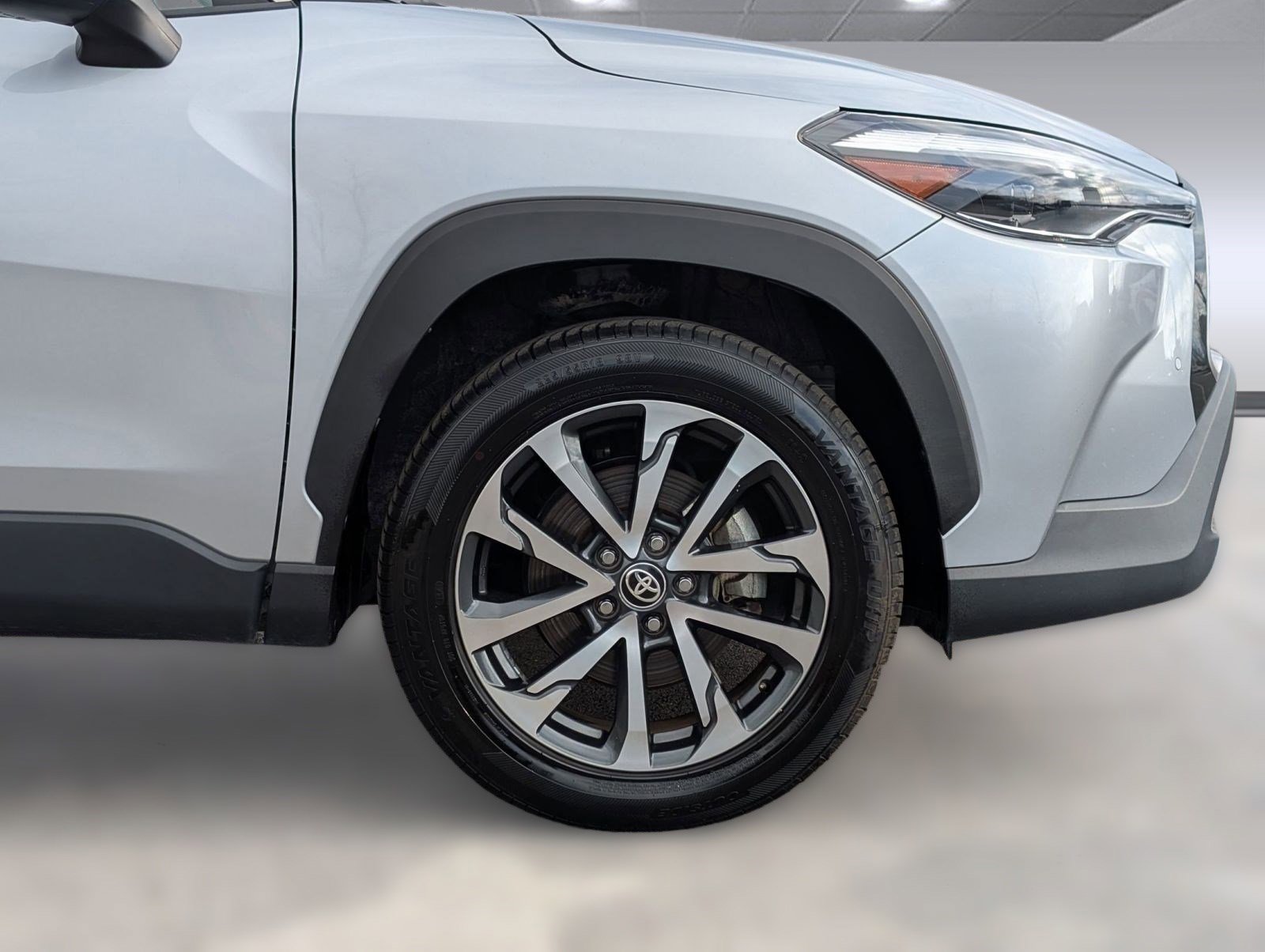 Used 2022 Toyota Corolla Cross XLE image 12