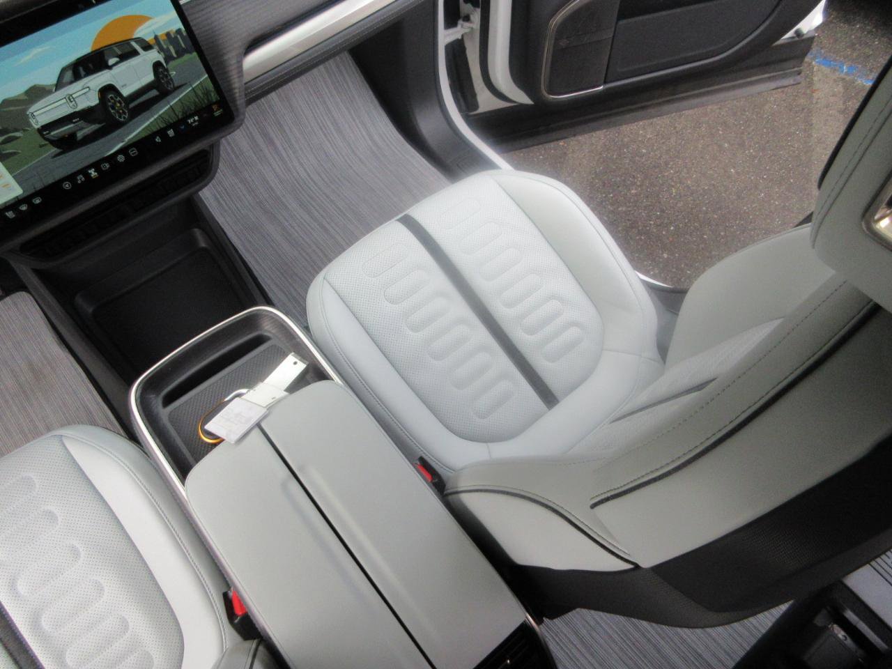 Used 2023 Rivian R1S Launch Edition image 20