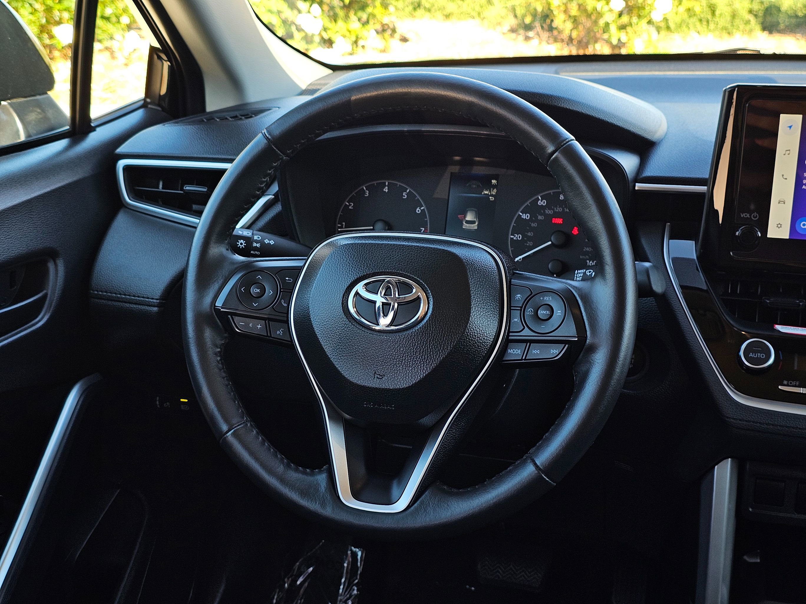 Used 2024 Toyota Corolla Cross LE image 24