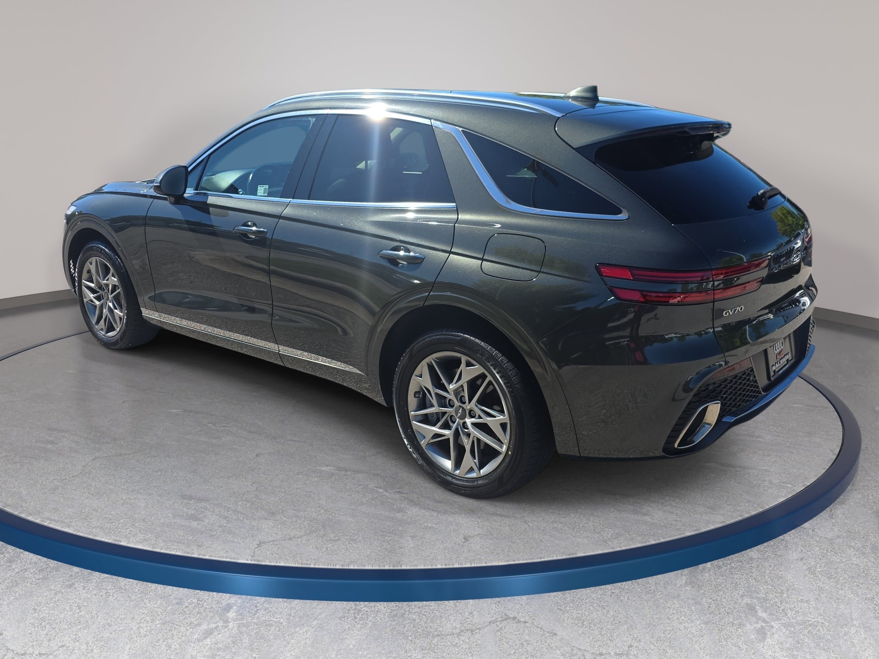 Used 2025 Genesis GV70 2.5T AWD/4WD image 7