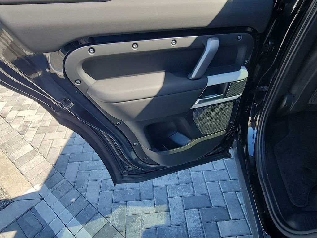 Certified 2024 Land Rover Defender 110 X-Dynamic SE image 21