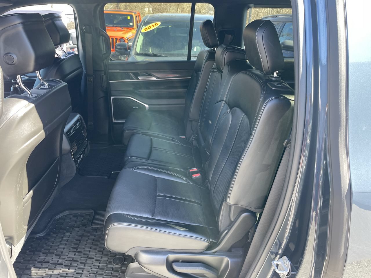 Used 2024 Jeep Wagoneer Series II w/ Flexible Seating Group AWD/4WD image 38