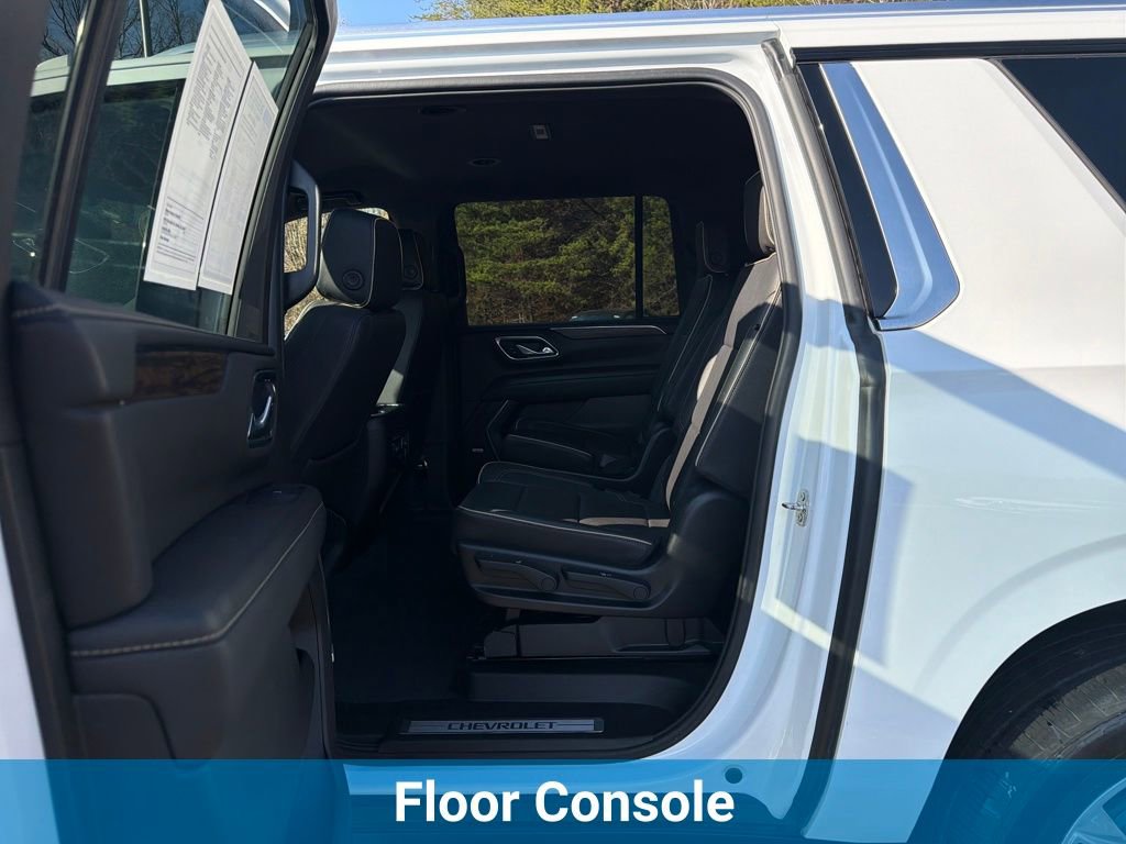 Used 2023 Chevrolet Suburban Premier image 31