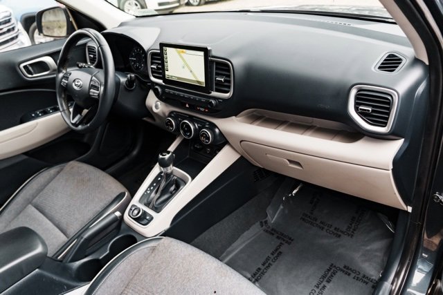 Certified 2020 Hyundai Venue image 25
