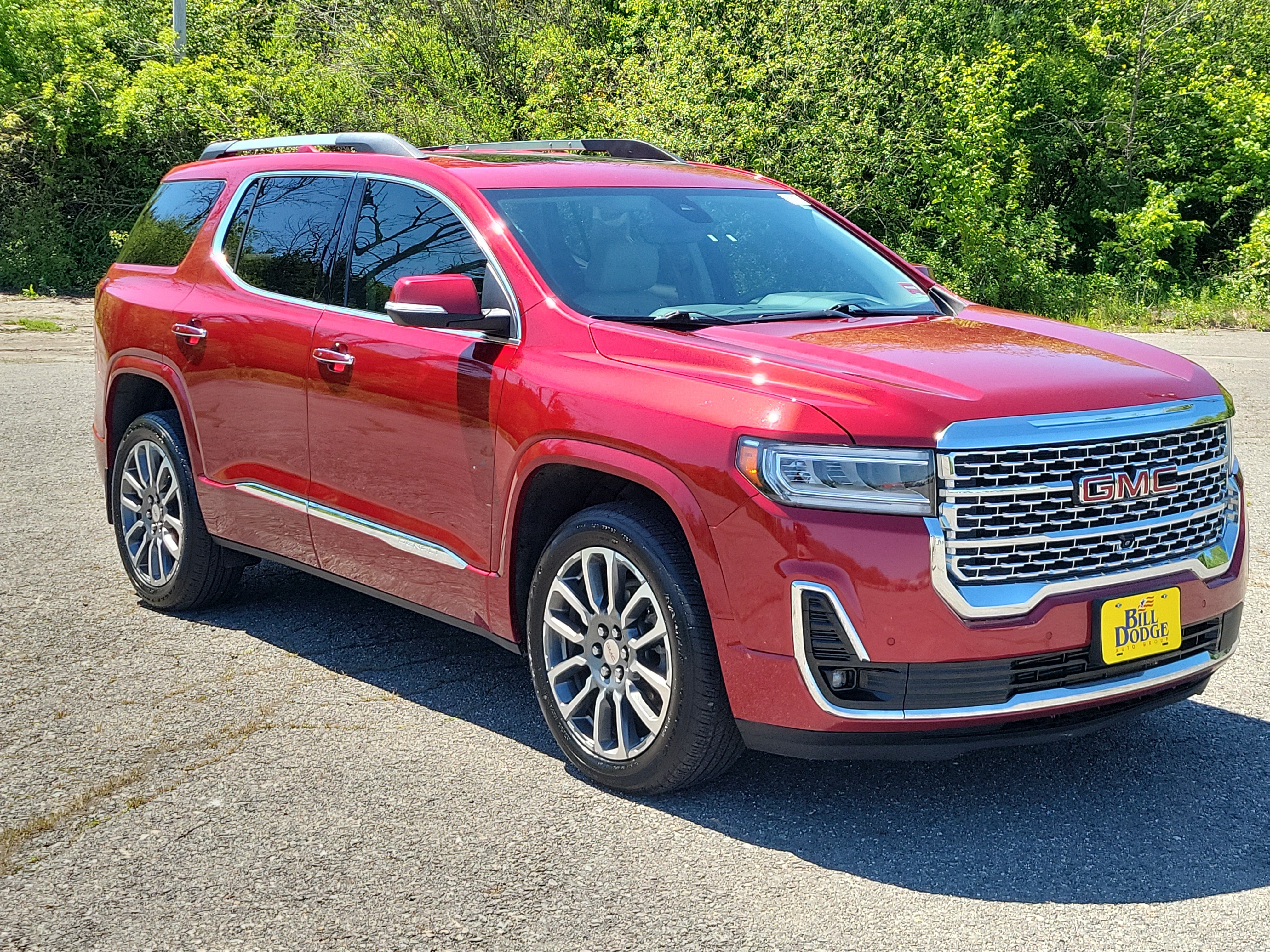 Used 2022 GMC Acadia Denali w/ Denali Ultimate Package AWD/4WD image 3