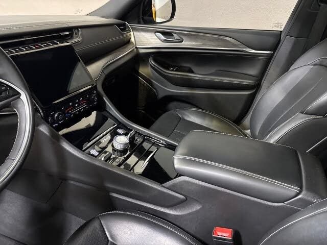 Used 2023 Jeep Grand Cherokee L Overland AWD/4WD image 19