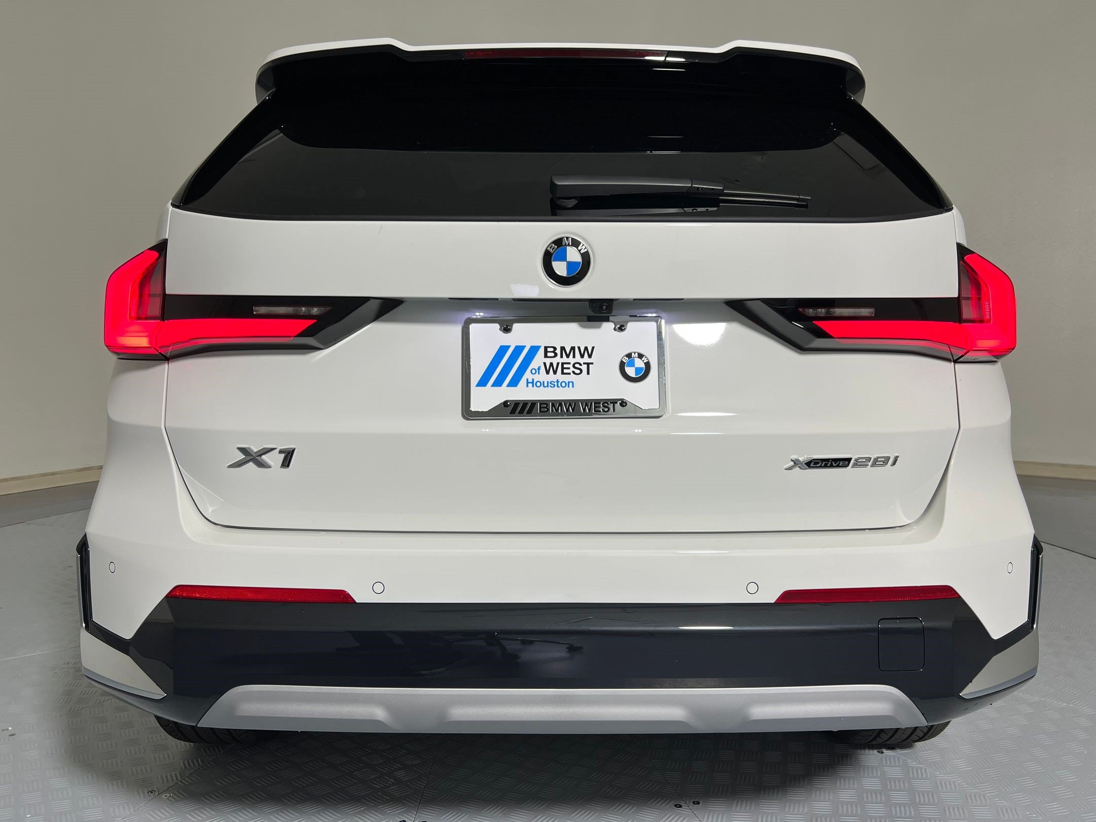 New 2026 BMW X1 xDrive28i w/ Technology Package AWD/4WD image 9