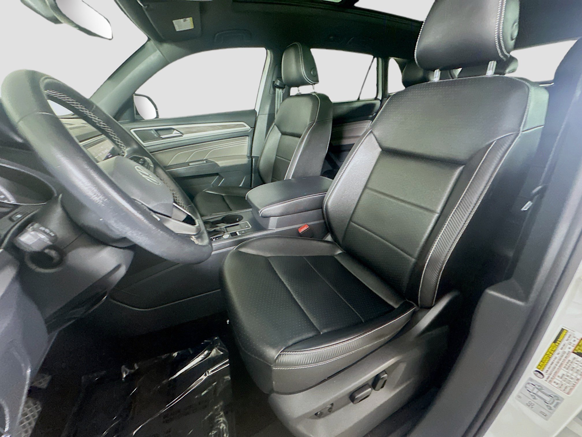 Used 2021 Volkswagen Atlas Cross Sport SE w/ Panoramic Sunroof Package FWD image 16
