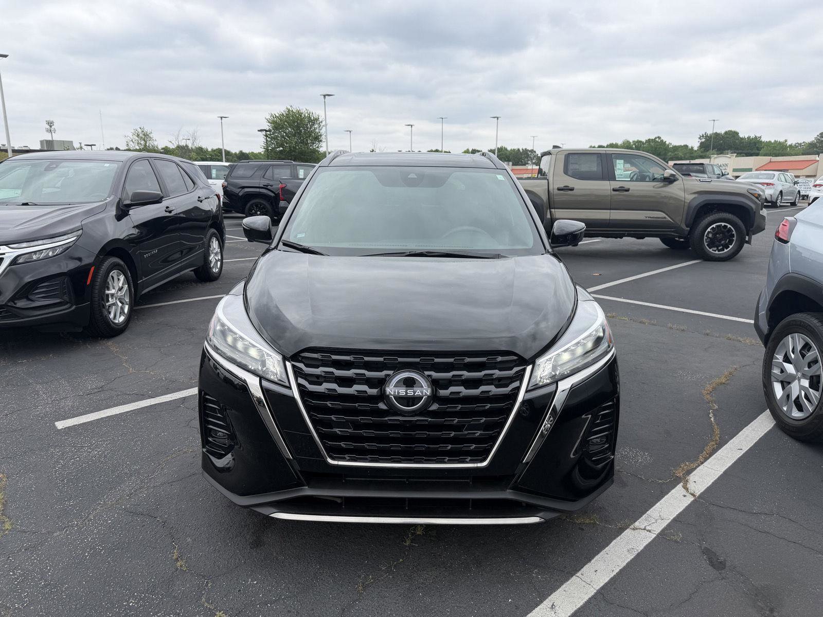 Used 2024 Nissan Kicks SR FWD image 2