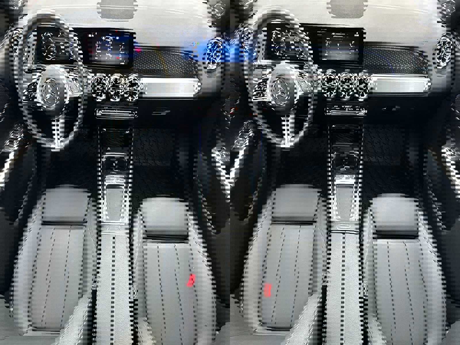 Used 2024 Mercedes-Benz GLB 250 4MATIC image 18