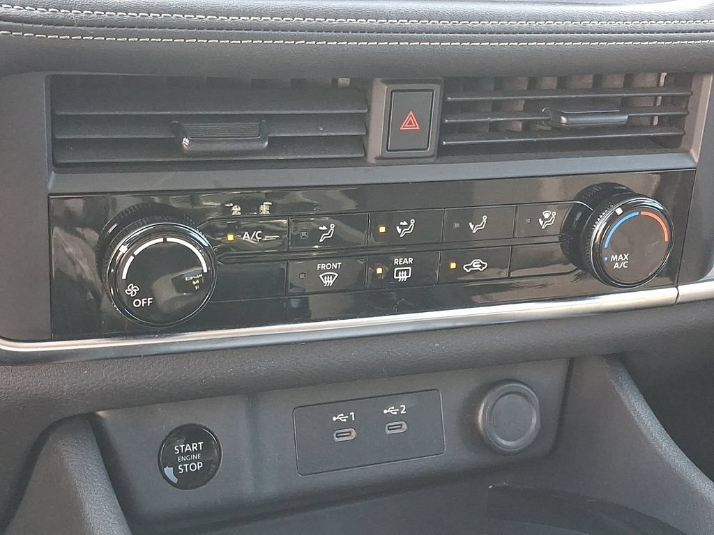 Used 2024 Nissan Rogue S AWD/4WD image 15