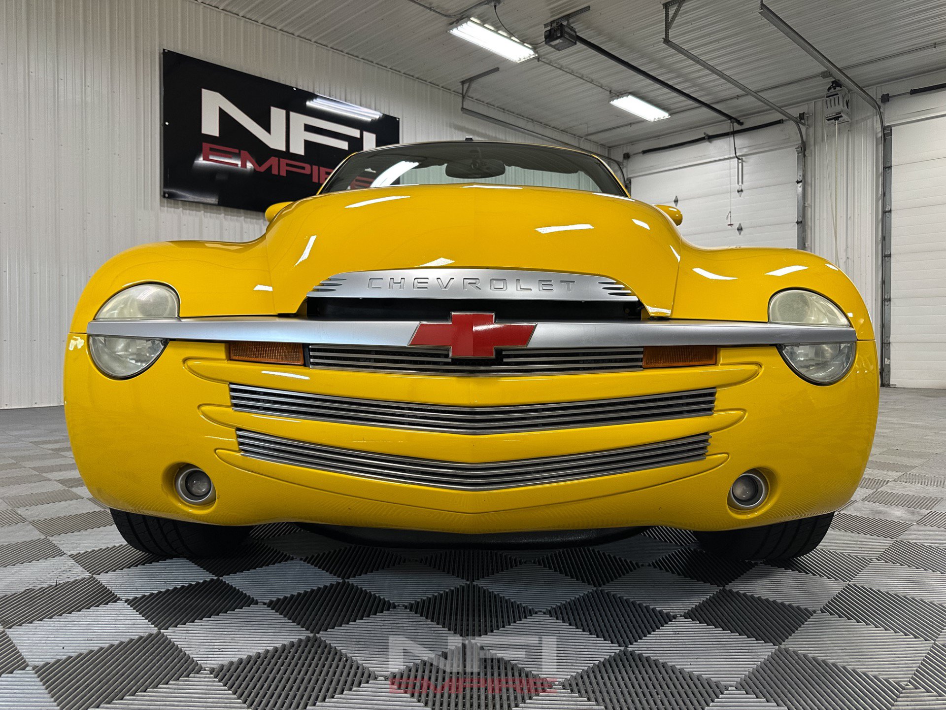 Used 2004 Chevrolet SSR w/ Preferred Equipment Group RWD image 23