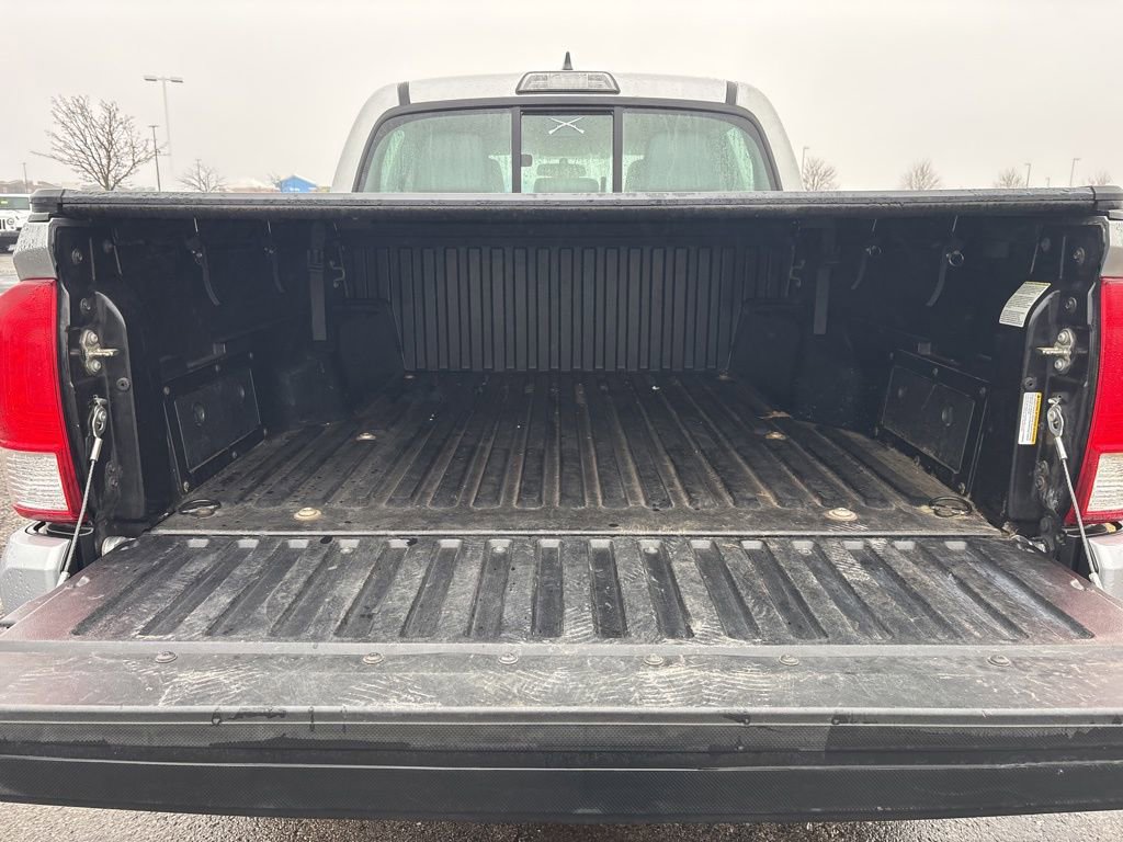 Used 2017 Toyota Tacoma SR image 9