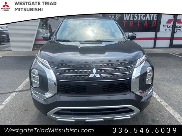 New 2025 Mitsubishi Outlander SE image 2